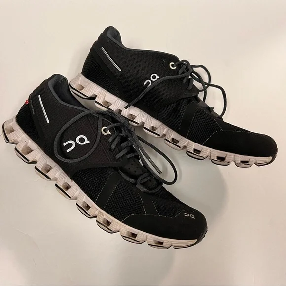 On Running On Cloud Sneakers - Classic Black and White Size 7.5 - Picture 2 of 13
